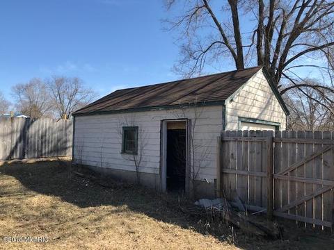 308 E Vincent St E, Belding, MI 48809 photo 4