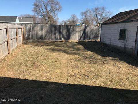 308 E Vincent St E, Belding, MI 48809 photo 3