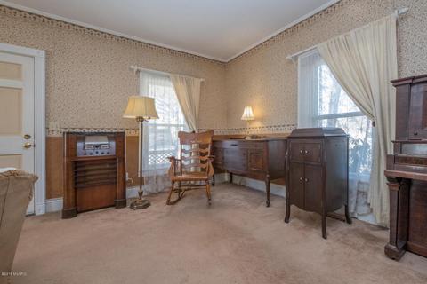 209 E Grant St, Plainwell, MI 49080 photo 6