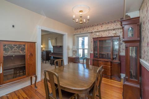 209 E Grant St, Plainwell, MI 49080 photo 9
