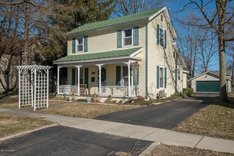 209 E Grant St, Plainwell, MI 49080 photo 1