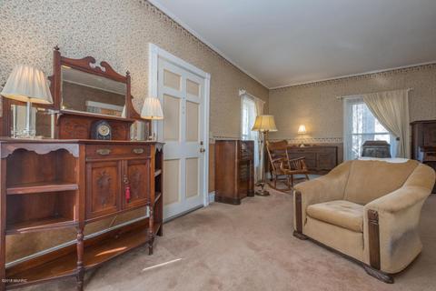 209 E Grant St, Plainwell, MI 49080 photo 5