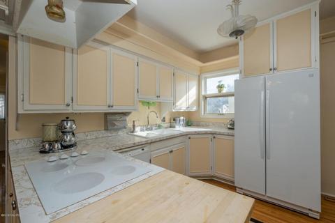 209 E Grant St, Plainwell, MI 49080 photo 12
