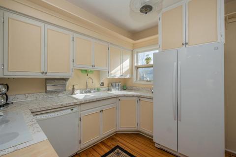 209 E Grant St, Plainwell, MI 49080 photo 13