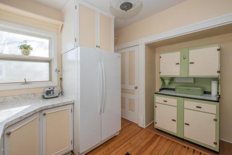 209 E Grant St, Plainwell, MI 49080 photo 14