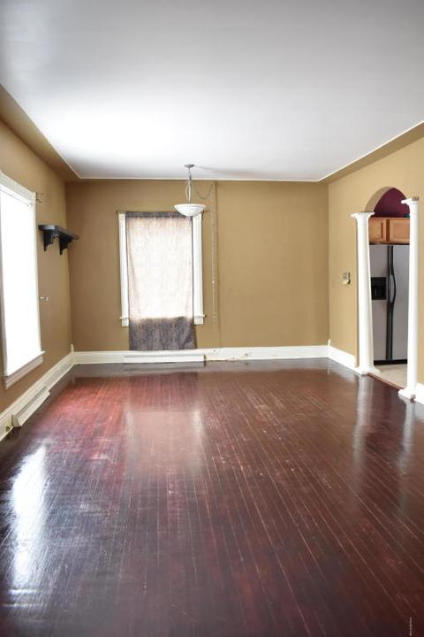 522 S Broas St, Belding, MI 48809 photo 2