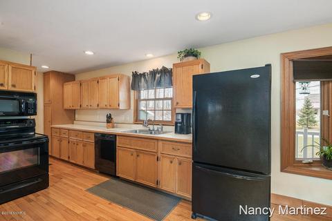 5232 Pointview Ct NE, Lowell, MI 49331 photo 12