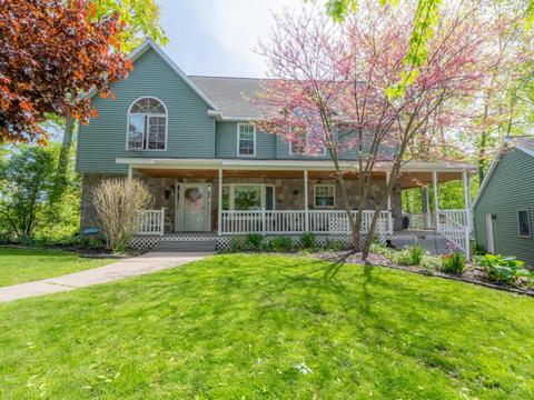 5232 Pointview Ct NE, Lowell, MI 49331 photo 1