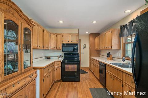 5232 Pointview Ct NE, Lowell, MI 49331 photo 11