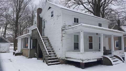 136 Orchard St, Plainwell, MI 49080 photo 2
