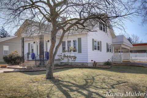 325 E Washington St, Belding, MI 48809 photo 3