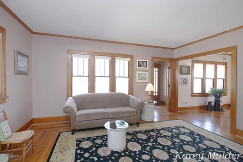325 E Washington St, Belding, MI 48809 photo 5