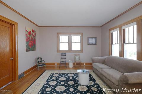 325 E Washington St, Belding, MI 48809 photo 4