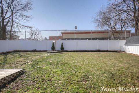 325 E Washington St, Belding, MI 48809 photo 24