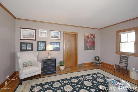 325 E Washington St, Belding, MI 48809 photo 7