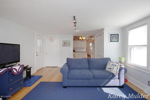 325 E Washington St, Belding, MI 48809 photo 9