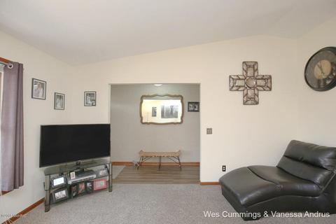 808 Morgan Dr, Belding, MI 48809 photo 6