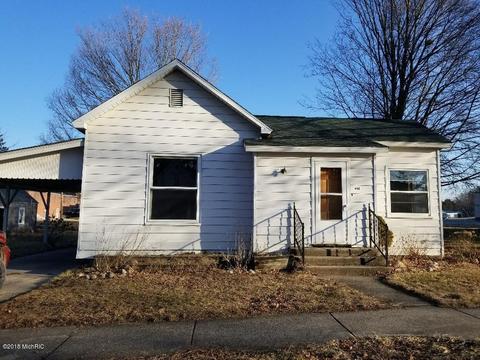 519 E Gilson St, Edmore, MI 48829 photo 1