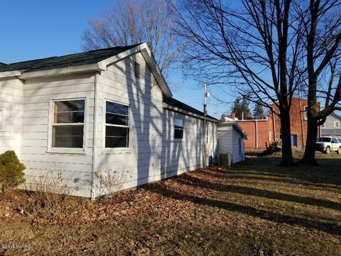 519 E Gilson St, Edmore, MI 48829 photo 2