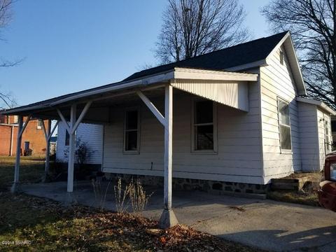 519 E Gilson St, Edmore, MI 48829 photo 3