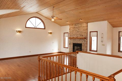 6376 Ormada Dr, Kalamazoo, MI 49048 photo 2