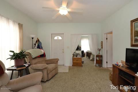 314 Lewis St, Belding, MI 48809 photo 4