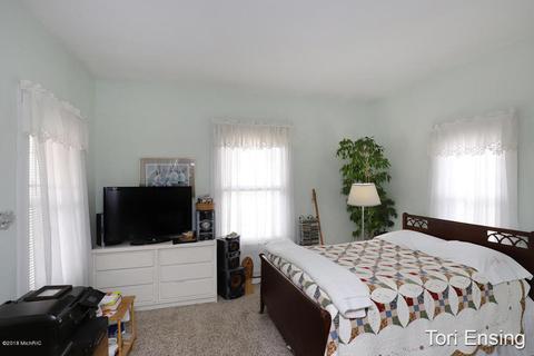 314 Lewis St, Belding, MI 48809 photo 9