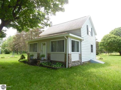 8261 50th Ave, Sears, MI 49679 photo 1