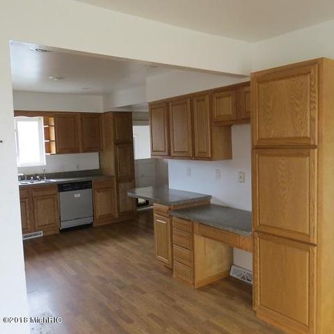 622 W High St, Belding, MI 48809 photo 8