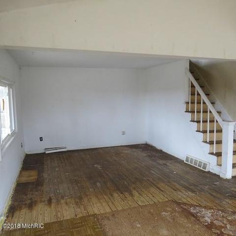 622 W High St, Belding, MI 48809 photo 5