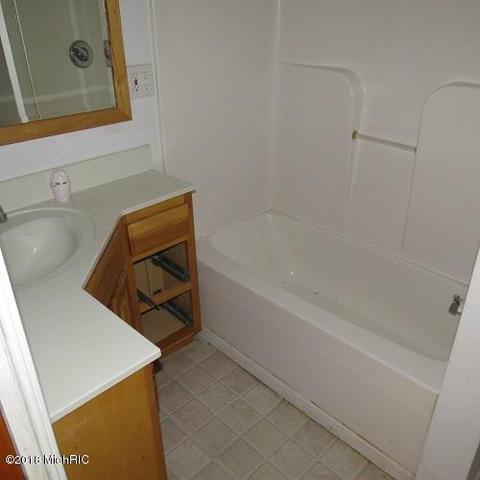 622 W High St, Belding, MI 48809 photo 10
