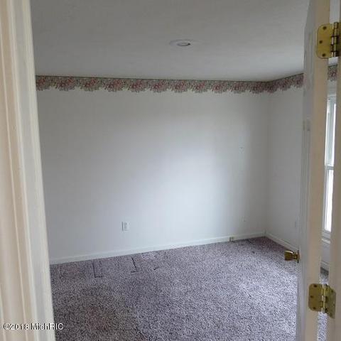 622 W High St, Belding, MI 48809 photo 9