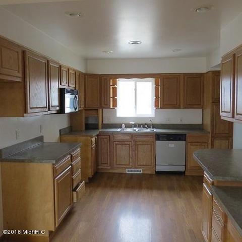 622 W High St, Belding, MI 48809 photo 7