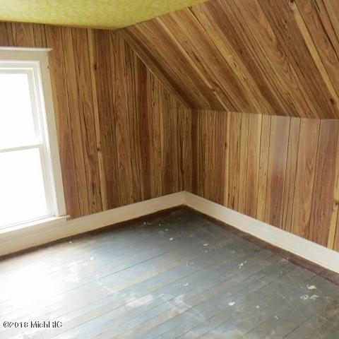 622 W High St, Belding, MI 48809 photo 11