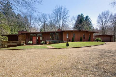 3217 W B Ave, Plainwell, MI 49080 photo 1