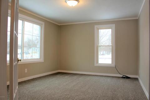 315 S Front St, Belding, MI 48809 photo 5