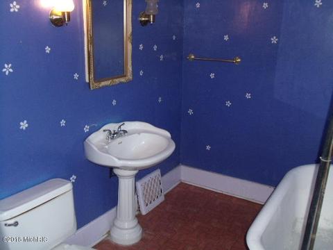 310 N Main St, Buchanan, MI 49107 photo 29