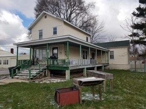 9 Maple St, Three Oaks, MI 49128 photo 1