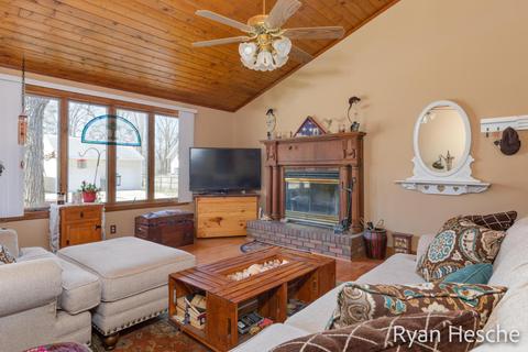 205 E Main St, Saranac, MI 48881 photo 9