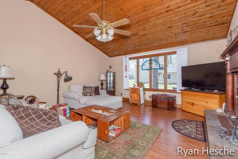 205 E Main St, Saranac, MI 48881 photo 10