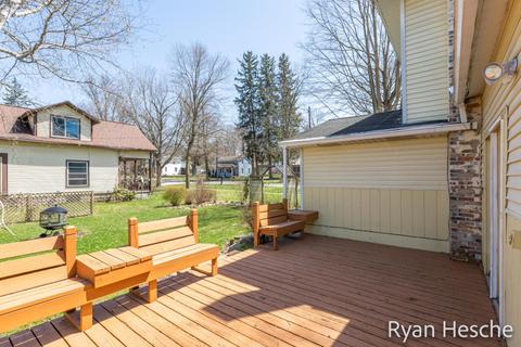 205 E Main St, Saranac, MI 48881 photo 3