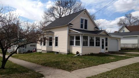 621 Alderman St, Belding, MI 48809 photo 2