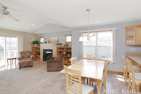 8206 Briar Ln, Jenison, MI 49428 photo 5