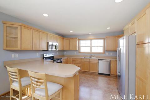 8206 Briar Ln, Jenison, MI 49428 photo 7