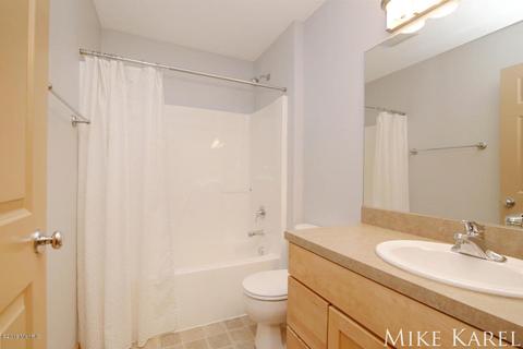 8206 Briar Ln, Jenison, MI 49428 photo 13