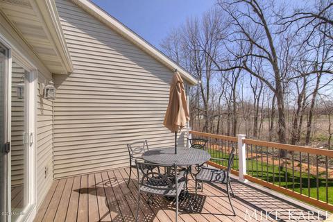 8206 Briar Ln, Jenison, MI 49428 photo 3