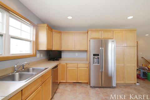 8206 Briar Ln, Jenison, MI 49428 photo 9