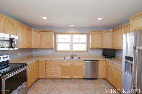 8206 Briar Ln, Jenison, MI 49428 photo 8