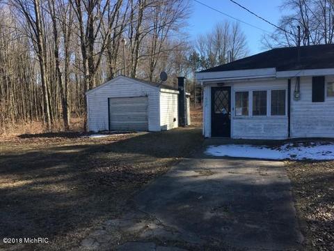 608 E Colby Rd, Stanton, MI 48888 photo 4