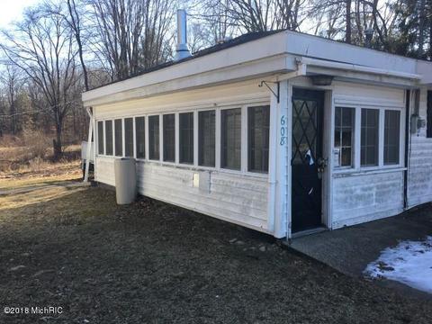 608 E Colby Rd, Stanton, MI 48888 photo 2